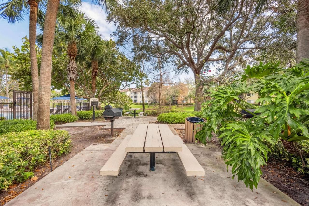 Luxurious Apartments With Pool And Gym At Boynton Beach Exterior photo