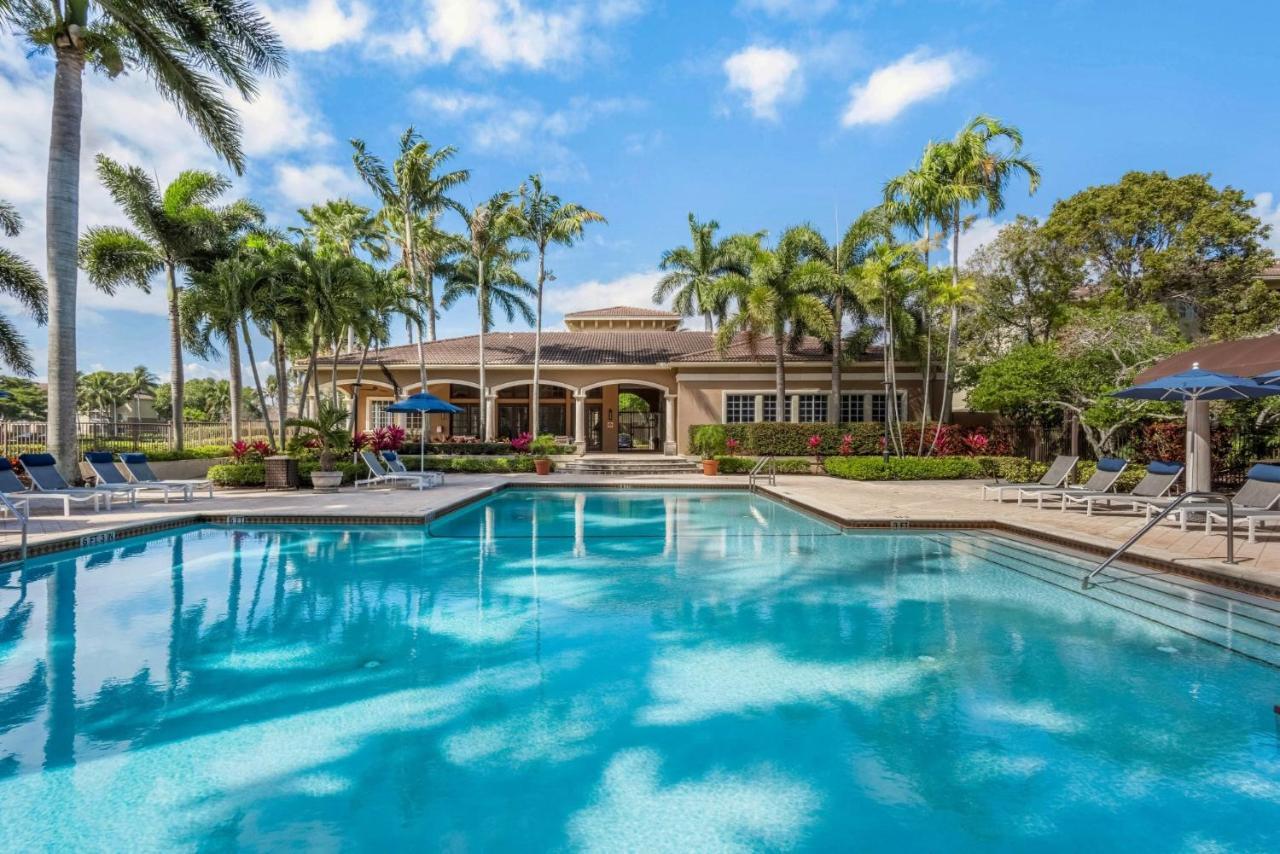 Luxurious Apartments With Pool And Gym At Boynton Beach Exterior photo