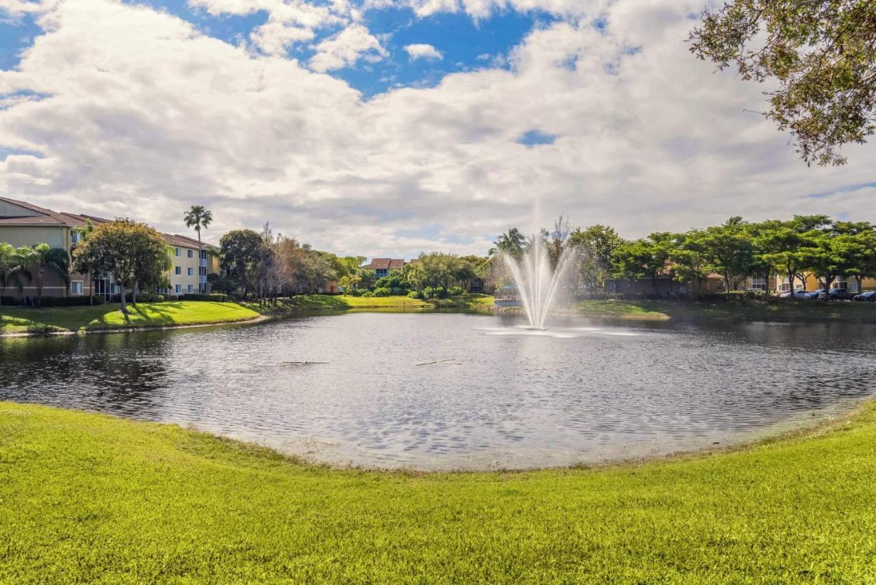 Luxurious Apartments With Pool And Gym At Boynton Beach Exterior photo