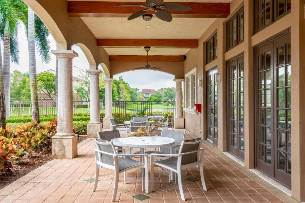 Luxurious Apartments With Pool And Gym At Boynton Beach Exterior photo