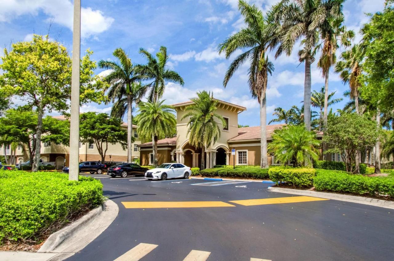 Luxurious Apartments With Pool And Gym At Boynton Beach Exterior photo