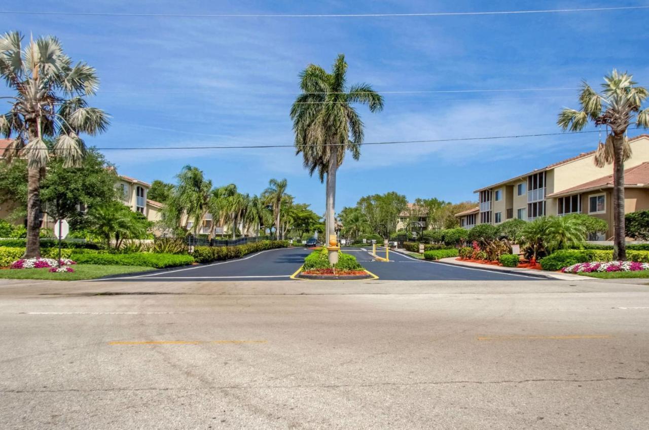 Luxurious Apartments With Pool And Gym At Boynton Beach Exterior photo