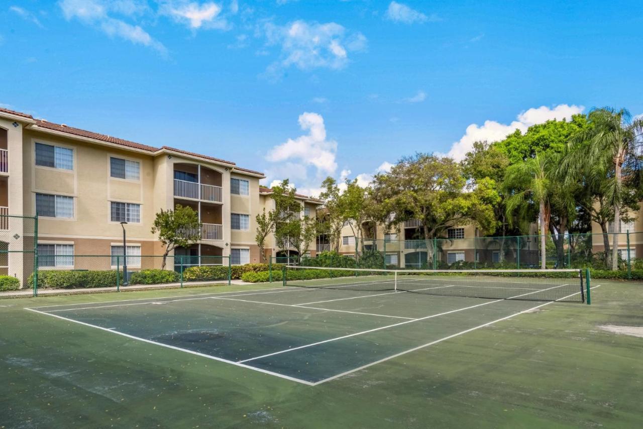 Luxurious Apartments With Pool And Gym At Boynton Beach Exterior photo