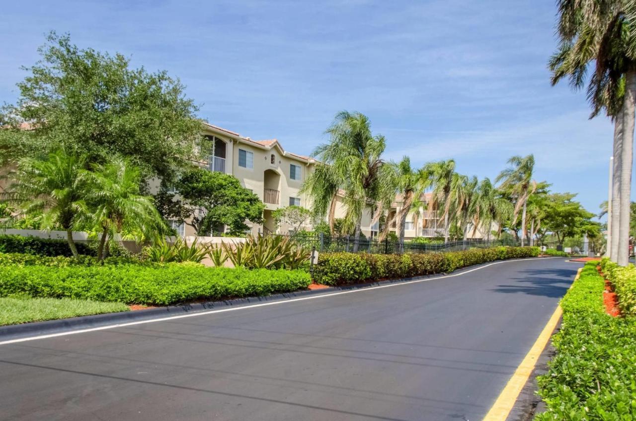 Luxurious Apartments With Pool And Gym At Boynton Beach Exterior photo
